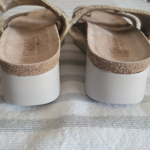 Munro Tan Sandals with Cushioned Footbed - Picture 10 of 14